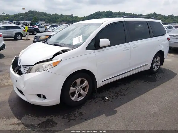 5TDKK3DC2GS735000 2016 TOYOTA SIENNA - Image 2
