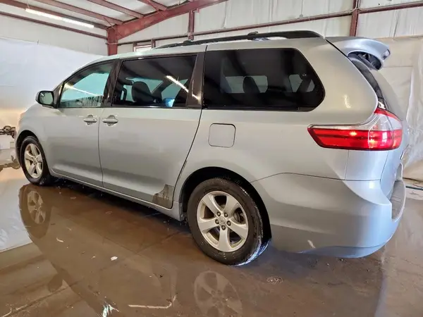 5TDKK3DC2GS739046 2016 TOYOTA SIENNA - Image 2