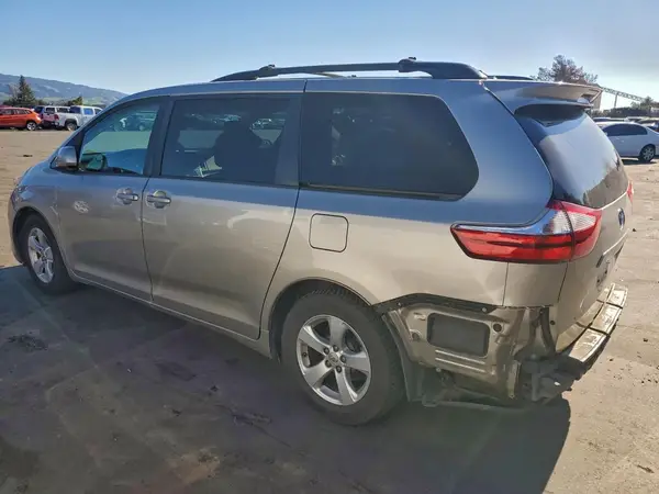 5TDKK3DC2GS740262 2016 TOYOTA SIENNA - Image 2