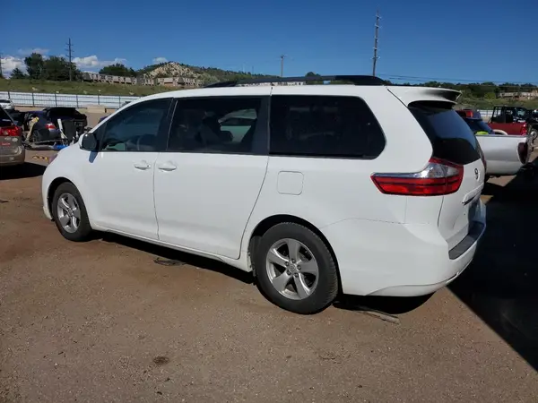 5TDKK3DC2GS741802 2016 TOYOTA SIENNA - Image 2