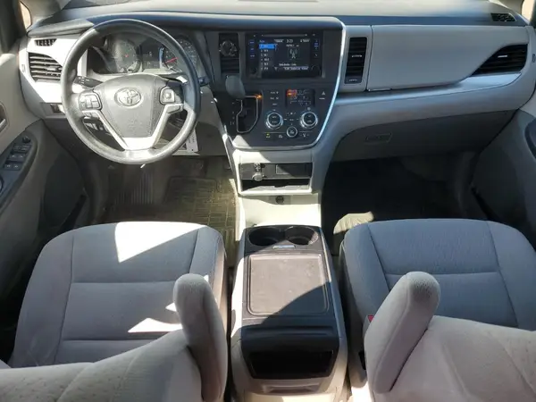 5TDKK3DC2GS741802 2016 TOYOTA SIENNA - Image 8