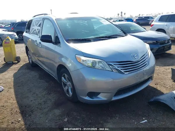 5TDKK3DC2GS750211 2016 TOYOTA SIENNA - Image 1