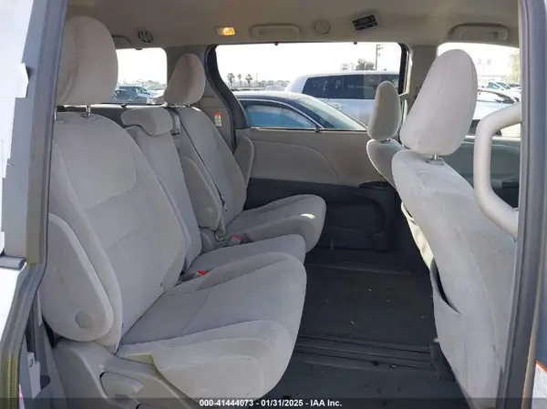 5TDKK3DC2GS750211 2016 TOYOTA SIENNA - Image 8