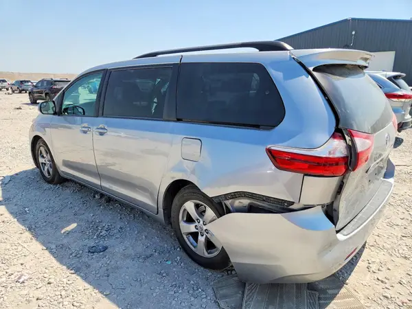 5TDKK3DC2GS750578 2016 TOYOTA SIENNA - Image 2