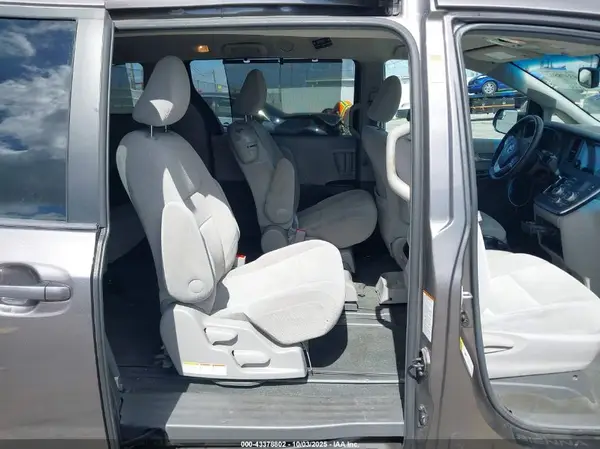 5TDKK3DC2GS753125 2016 TOYOTA SIENNA - Image 8