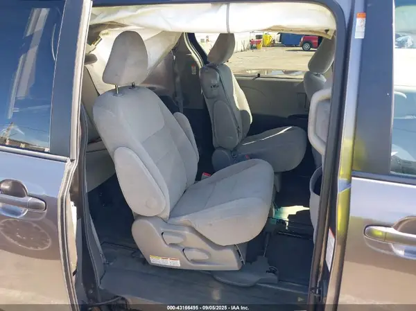 5TDKK3DC2GS757613 2016 TOYOTA SIENNA - Image 8