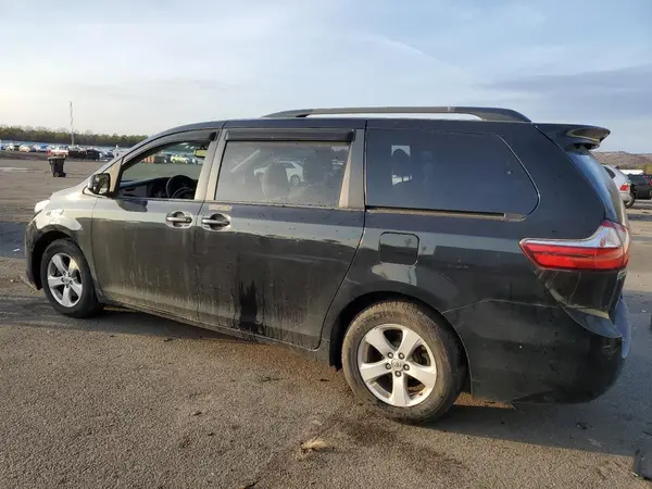 5TDKK3DC2GS762827 2016 TOYOTA SIENNA - Image 2