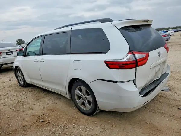 5TDKK3DC3GS693677 2016 TOYOTA SIENNA - Image 2