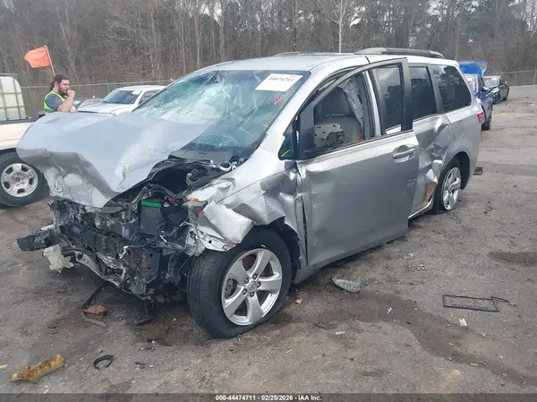 5TDKK3DC3GS695431 2016 TOYOTA SIENNA - Image 2