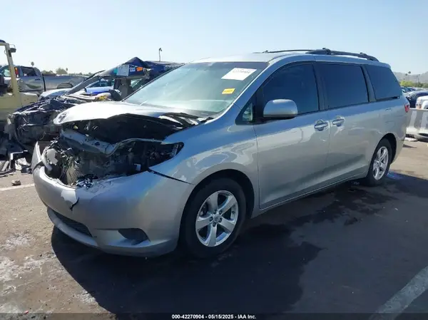 5TDKK3DC3GS697681 2016 TOYOTA SIENNA - Image 2