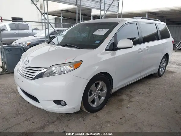 5TDKK3DC3GS706606 2016 TOYOTA SIENNA - Image 2