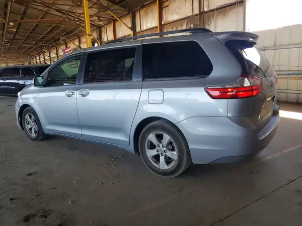 5TDKK3DC3GS711661 2016 TOYOTA SIENNA - Image 2