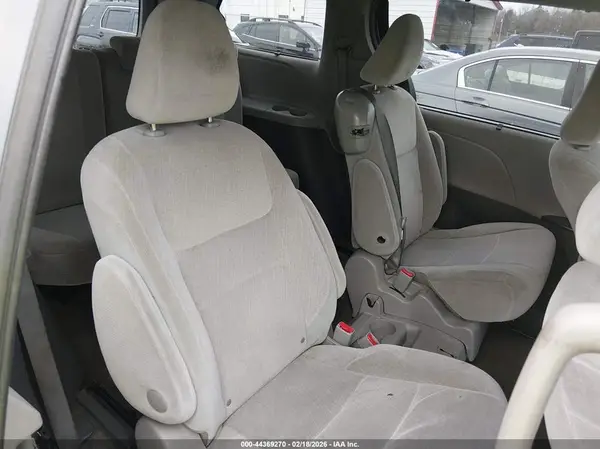 5TDKK3DC3GS711935 2016 TOYOTA SIENNA - Image 8