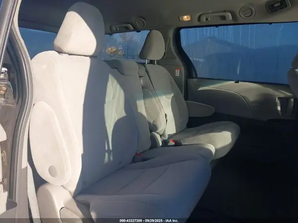 5TDKK3DC3GS717170 2016 TOYOTA SIENNA - Image 8