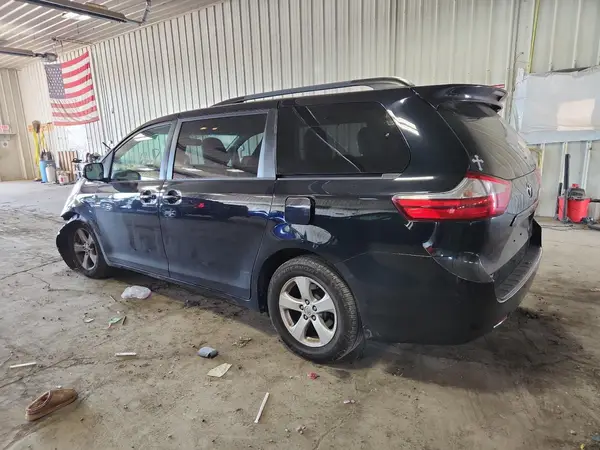 5TDKK3DC3GS719694 2016 TOYOTA SIENNA - Image 2
