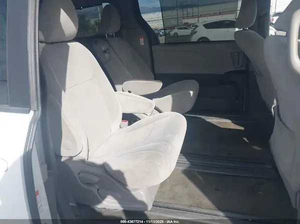 5TDKK3DC3GS720005 2016 TOYOTA SIENNA - Image 8