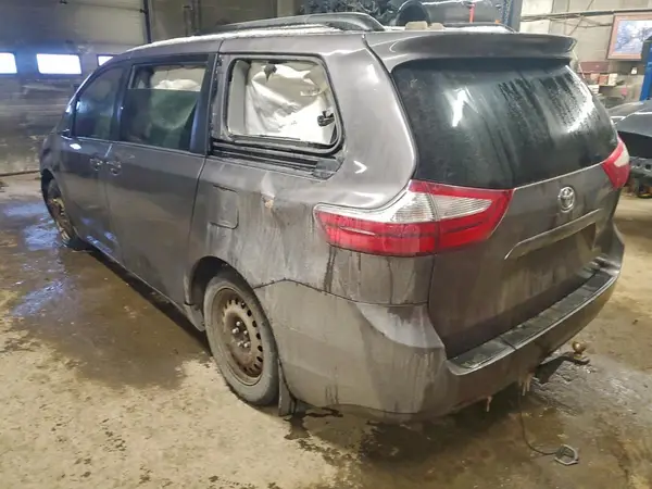 5TDKK3DC3GS723700 2016 TOYOTA SIENNA - Image 2