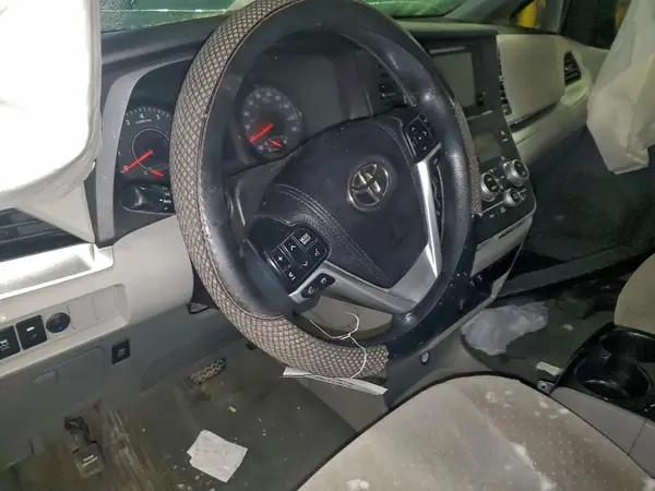 5TDKK3DC3GS723700 2016 TOYOTA SIENNA - Image 8