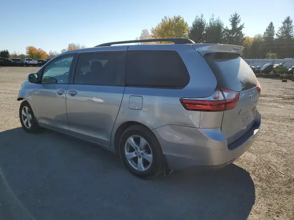 5TDKK3DC3GS724202 2016 TOYOTA SIENNA - Image 2