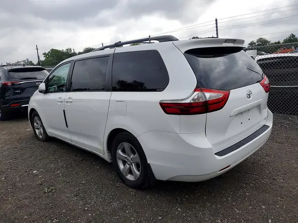 5TDKK3DC3GS733059 2016 TOYOTA SIENNA - Image 2