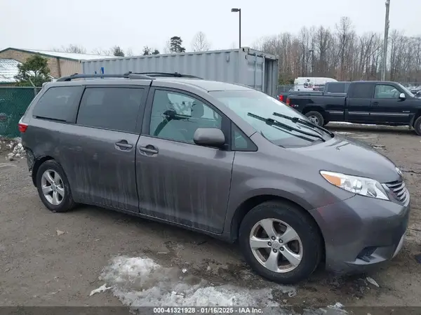 5TDKK3DC3GS734860 2016 TOYOTA SIENNA - Image 1