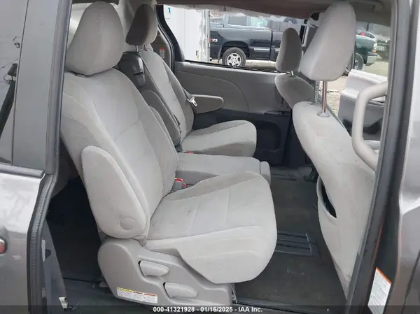 5TDKK3DC3GS734860 2016 TOYOTA SIENNA - Image 8