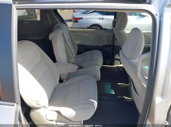 5TDKK3DC3GS735927 2016 TOYOTA SIENNA - Image 8