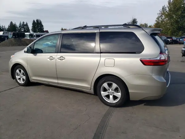 5TDKK3DC3GS736317 2016 TOYOTA SIENNA - Image 2