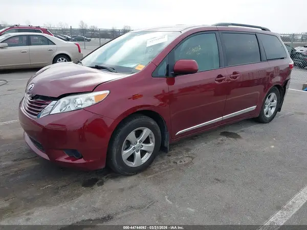 5TDKK3DC3GS736480 2016 TOYOTA SIENNA - Image 2