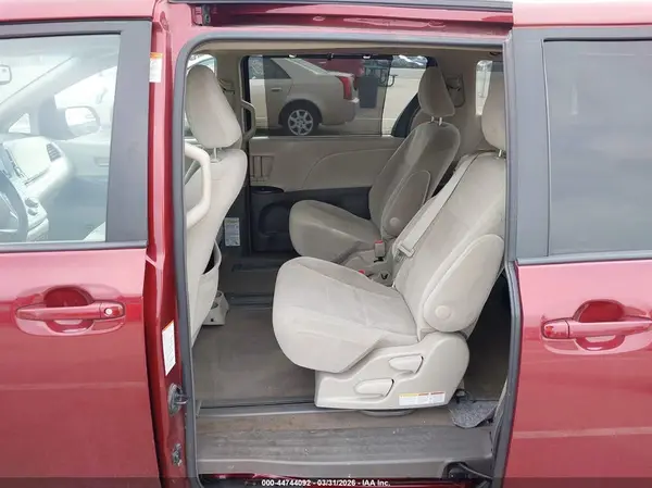 5TDKK3DC3GS736480 2016 TOYOTA SIENNA - Image 8