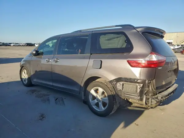 5TDKK3DC3GS739654 2016 TOYOTA SIENNA - Image 2