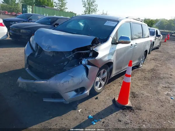 5TDKK3DC3GS739718 2016 TOYOTA SIENNA - Image 2
