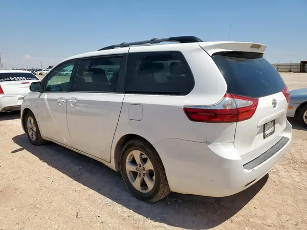 5TDKK3DC3GS740044 2016 TOYOTA SIENNA - Image 2