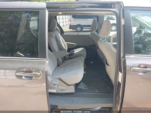 5TDKK3DC3GS744448 2016 TOYOTA SIENNA - Image 8