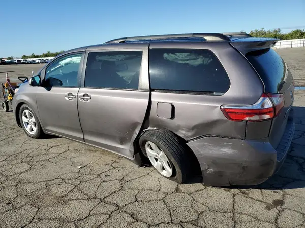 5TDKK3DC3GS749598 2016 TOYOTA SIENNA - Image 2