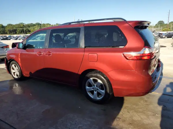 5TDKK3DC3GS751271 2016 TOYOTA SIENNA - Image 2