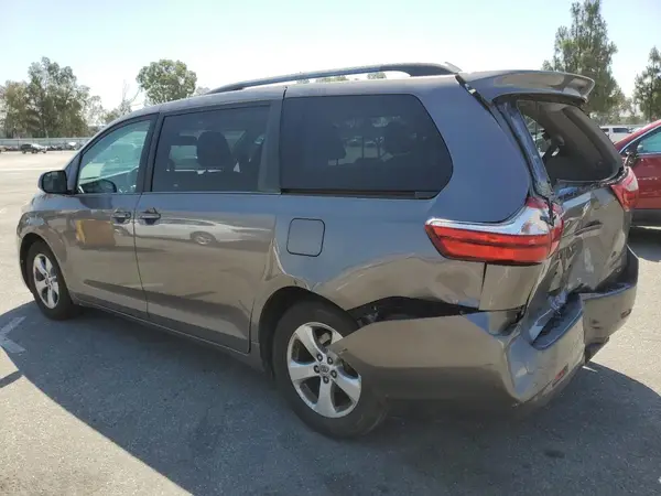 5TDKK3DC3GS758270 2016 TOYOTA SIENNA - Image 2