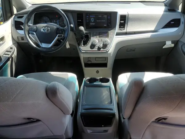 5TDKK3DC3GS758270 2016 TOYOTA SIENNA - Image 8