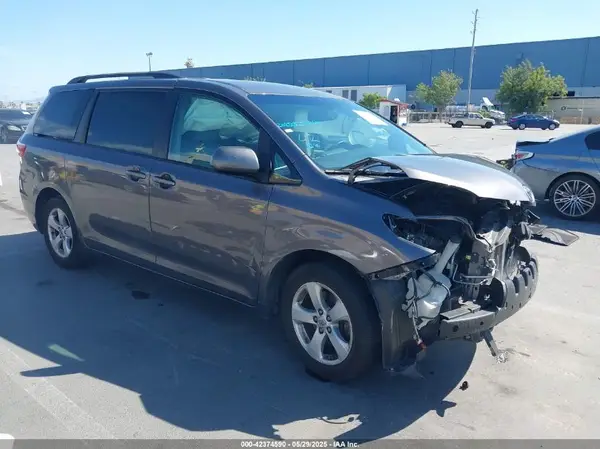 5TDKK3DC3GS759709 2016 TOYOTA SIENNA - Image 1