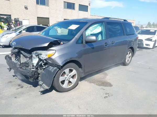 5TDKK3DC3GS759709 2016 TOYOTA SIENNA - Image 2