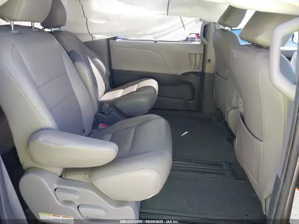 5TDKK3DC3GS759709 2016 TOYOTA SIENNA - Image 8