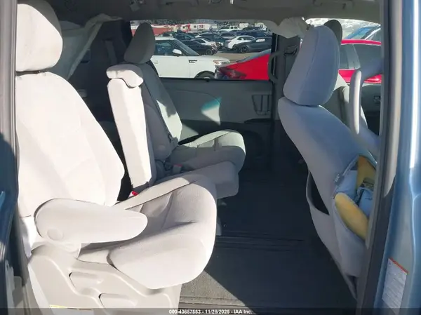 5TDKK3DC3GS761122 2016 TOYOTA SIENNA - Image 8