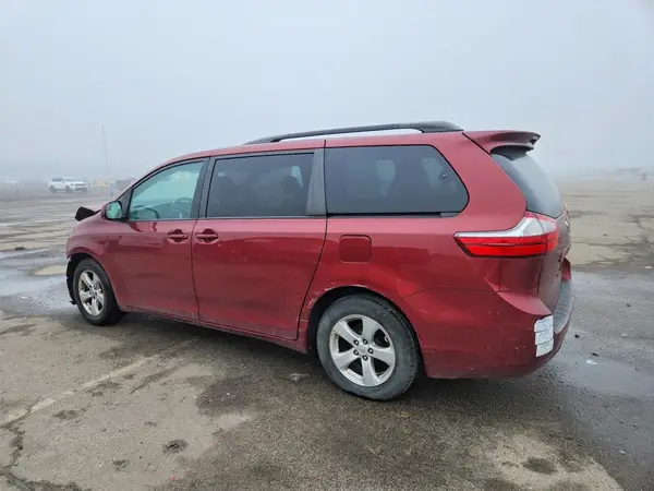 5TDKK3DC3GS761704 2016 TOYOTA SIENNA - Image 2
