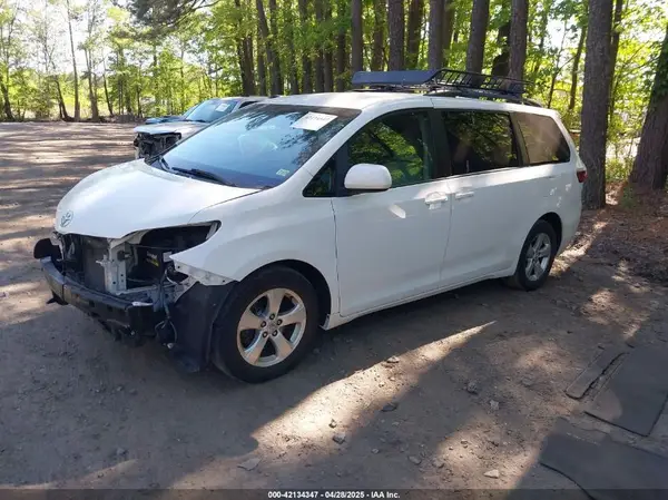 5TDKK3DC4GS690593 2016 TOYOTA SIENNA - Image 2