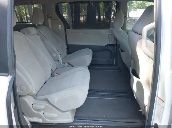 5TDKK3DC4GS690593 2016 TOYOTA SIENNA - Image 8