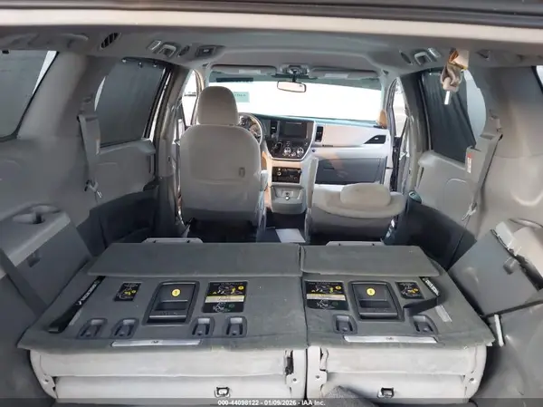 5TDKK3DC4GS694904 2016 TOYOTA SIENNA - Image 8