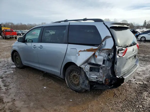 5TDKK3DC4GS697429 2016 TOYOTA SIENNA - Image 2