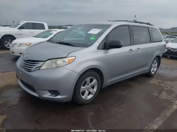5TDKK3DC4GS698340 2016 TOYOTA SIENNA - Image 2