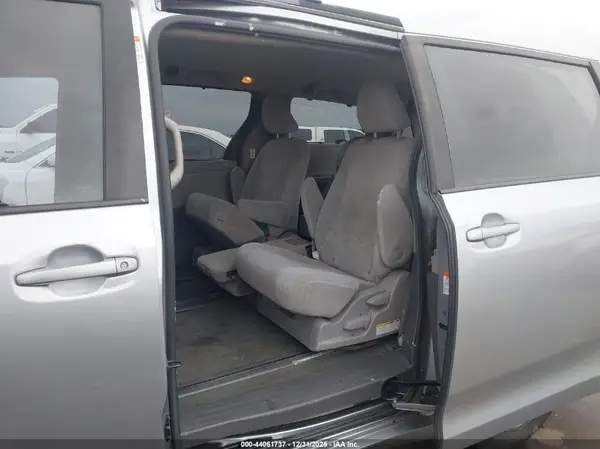 5TDKK3DC4GS698340 2016 TOYOTA SIENNA - Image 8