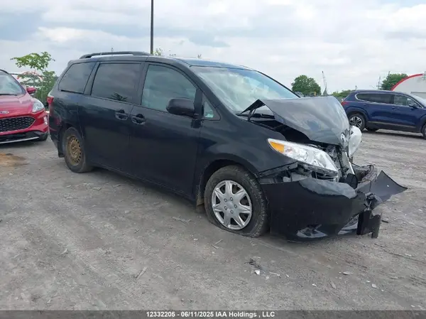 5TDKK3DC4GS699164 2016 TOYOTA SIENNA - Image 1